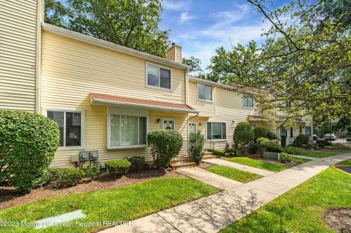26 Westbrook Ct, Roselle, NJ 07203-2470