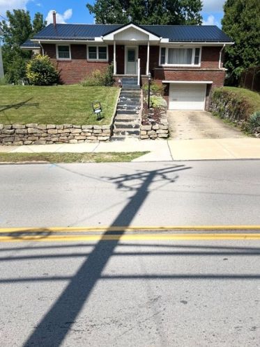 907 Croton Ave, New Castle, PA 16101-2558