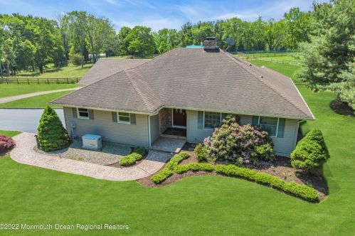 59 Burlington Path Rd, Upper Freehold Township, NJ 08514-1602
