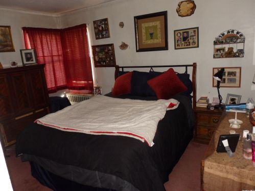 137 Pollok Pl, Hicksville NY 11801-2221 exterior