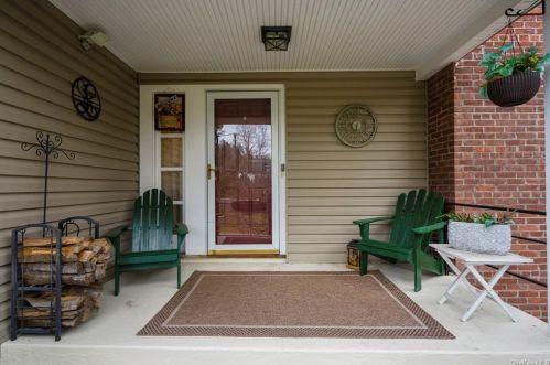 1108 Post Rd, Scarsdale, NY 10583-2846