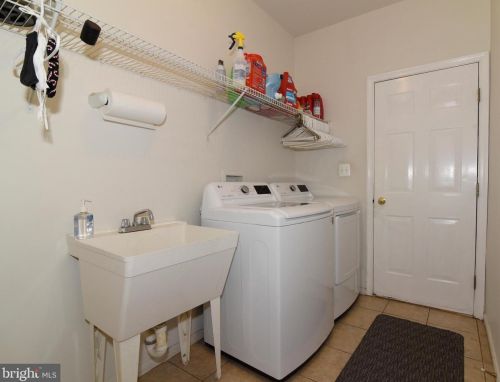 213 Alpine Dr, Leesburg VA 20175-6132 exterior