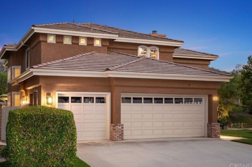 490 Tree Hollow Ct, Simi Valley CA  93065-7311 exterior