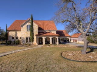 479 Homestead Dr, Fredericksburg, TX 78624-7303