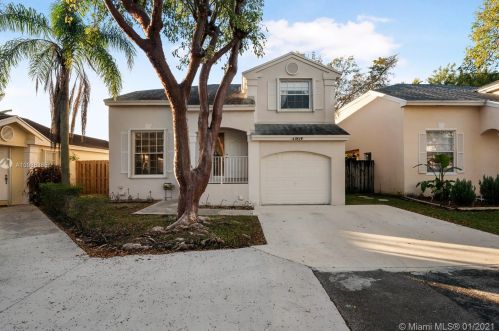 11814 100th Ter, Miami, FL 33186-2738