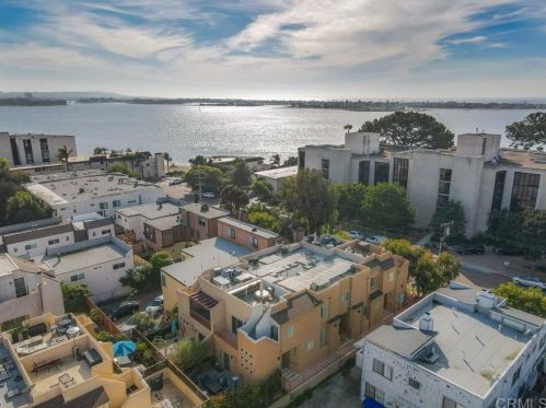 3955 Gresham St, San Diego, CA 92109-5803