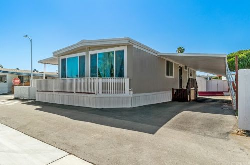 6261 Emerald Cove Dr, Long Beach, CA 90803-2314