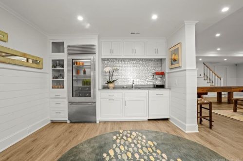 310 South Ave, New Canaan CT  06840-5820 exterior