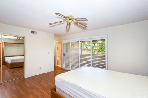 20056 Avenue Of The Oaks, Santa Clarita CA  91321-1361 exterior