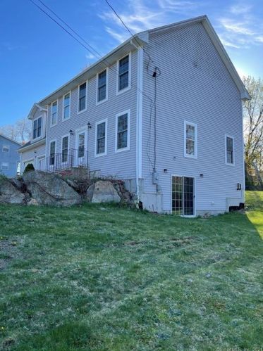 18 Lornadale Dr, Norwich, CT 06360-1442