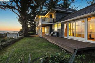 5940 Castle Dr, Oakland, CA 94611-2734