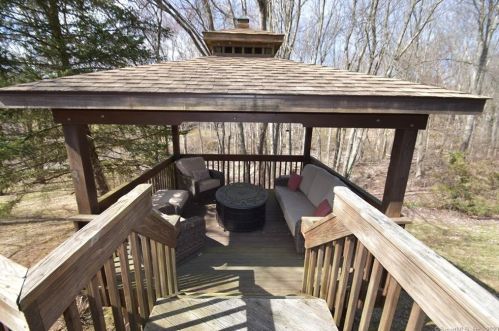 10 Chapman Rd, East Hampton CT  06424-1310 exterior