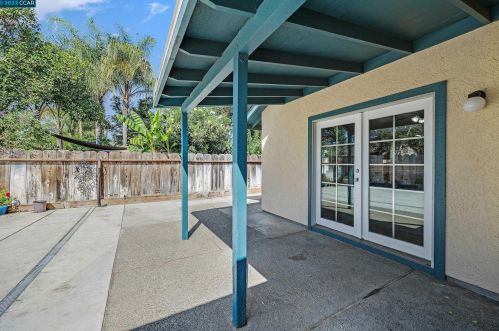 6120 Chickasaw Ct, Manteca CA  95336-2557 exterior