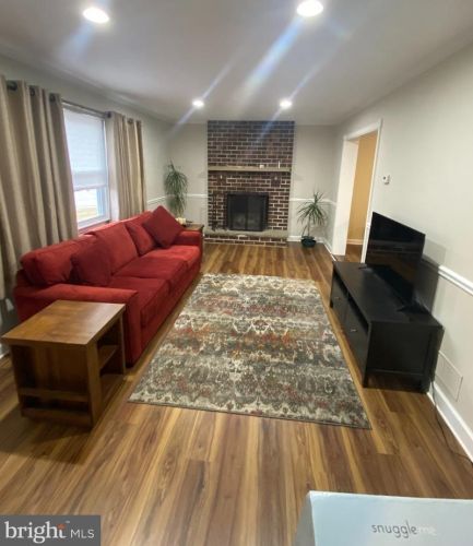 1235 Meadow Rd, Woodlyn, PA 19094-1305