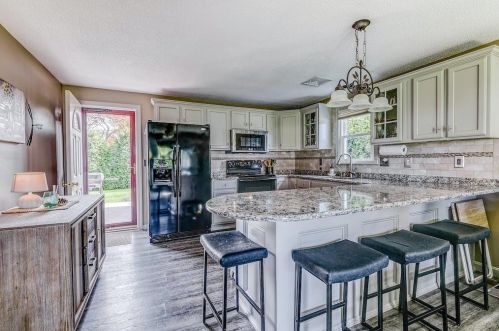 1 Kathy St, South Kingstown RI  02882-5040 exterior