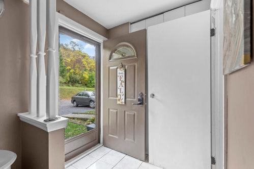 107 Rampart Blvd, New Kensington, PA 15068-9348