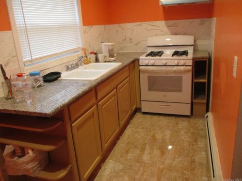 60 Anthony St, Middletown, NY 10940-3334