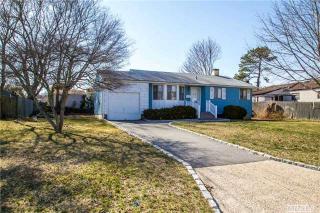 2916 Rhode Island Ave, Gordon Heights, NY 11763-1982