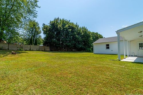 23 Mcintosh Ave, Uncasville CT  06382-2227 exterior