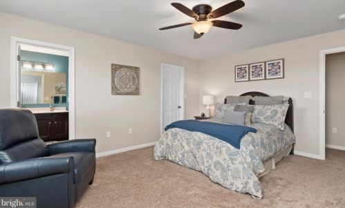 262 Melbourne Ln, Navy Sup Dpt PA  17055-6674 exterior