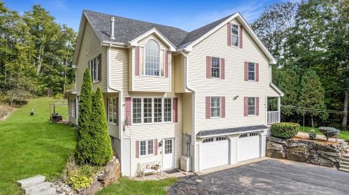 3 Century Dr, Raymond NH  03077-1544 exterior