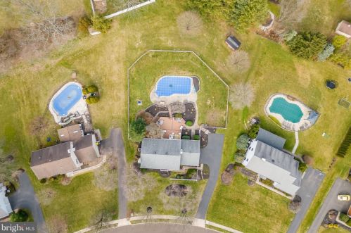 1209 Knollbrook Dr, Lansdale PA 19446-5117 exterior