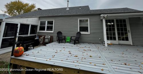 26 Racoon Dr, Hazlet NJ  07730-1418 exterior