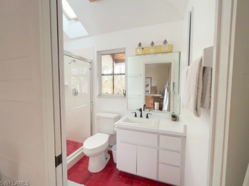 220 Palm Lk Dr, Sanibel FL 33957-5601 exterior