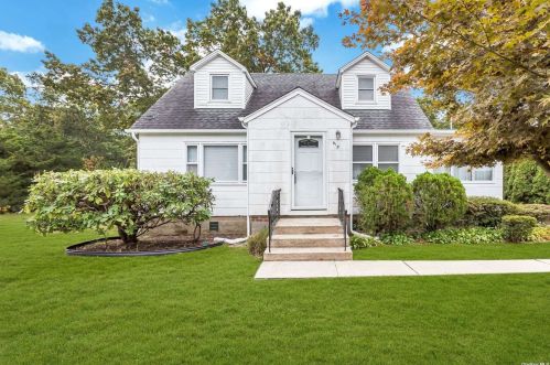 418 Hauser Ave, Holbrook, NY 11741-3441