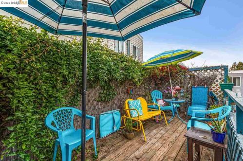 4327 Essex St, Oakland CA 94608-1216 exterior