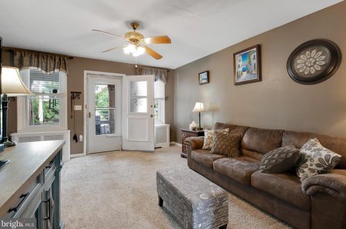 6407 Ditman St, Philadelphia, PA 19135-2701