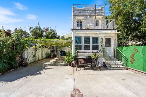 82-13 Clemente Ct, Jamaica, NY 11421-2947