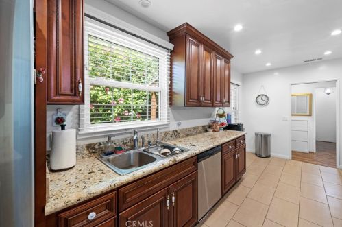 5516 Fulton Ave, Van Nuys CA  91401-5332 exterior