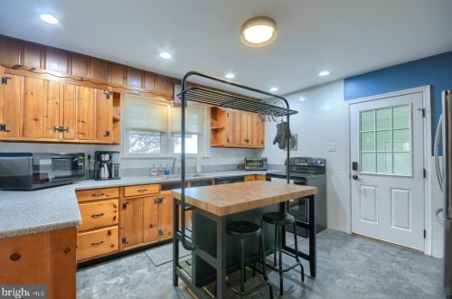 31 Burnside Ave, Norristown, PA 19403-3030