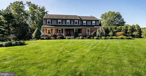 500 Bow Ln, Gilbertsville, PA 19525-8823