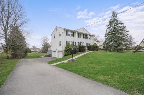 17 Alberta Dr, Middletown, NY 10941-1603