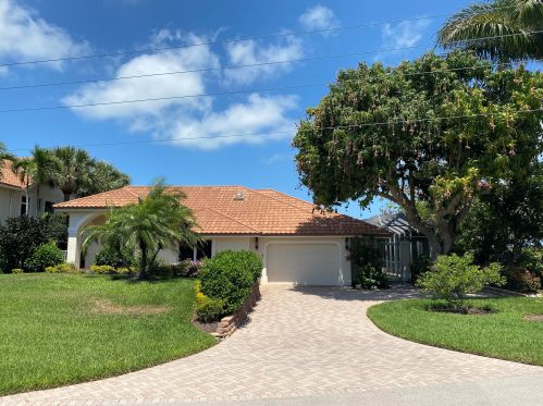 42 Dolphin Cir, Naples, FL 34113-4017