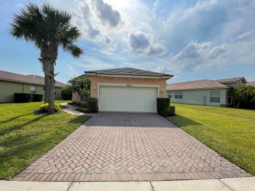 9801 Eastbrook Cir, Fort Pierce, FL 34987-2431