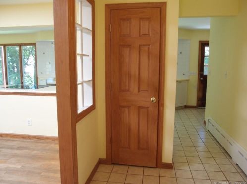 48 Tait Rd, Bridgeport, CT 06611-3844