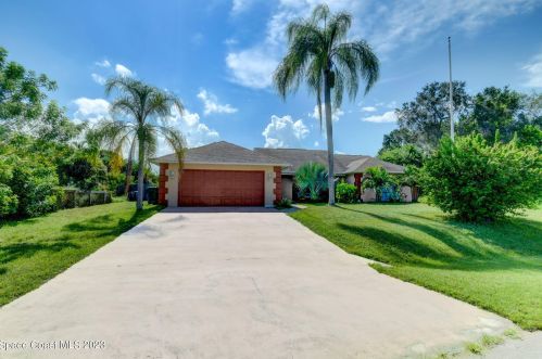 1561 Penlynn St, Sebastian, FL 32958-6133