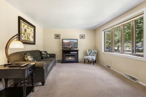 2444 Babcock Rd, Green Bay, WI 54313-5718