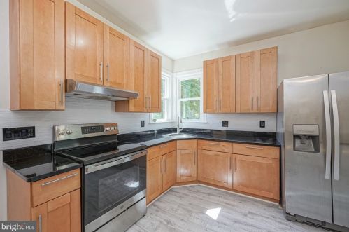 404 Maple Ave, Camden NJ  08109-2021 exterior