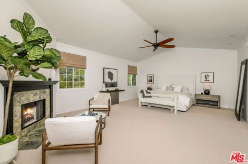 29646 Ridgeway Dr, Calabasas CA  91301-4147 exterior