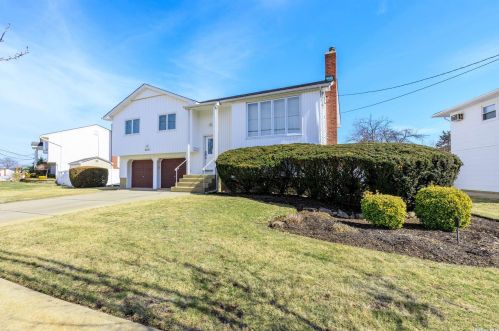2681 Mandalay Beach Rd, North Wantagh, NY 11793-4615
