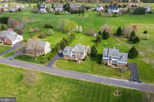 42306 Big Spg Ct, Leesburg VA 20176-6289 exterior