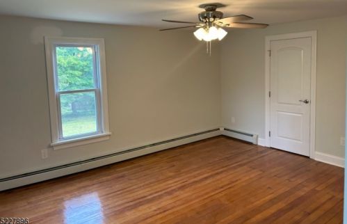 5 Pierson Ln, Oxford NJ  07863-3278 exterior