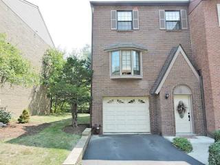 667 Woodcrest Dr, Pittsburgh, PA 15205-1529