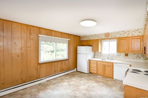 9 Leghorn Ct, Huntington Station NY  11746-2820 exterior