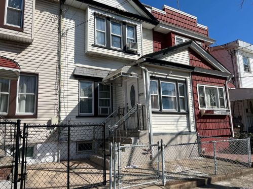 8709 80th St, Jamaica, NY 11421-1906