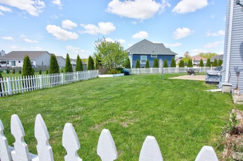710 Willow Bend Dr, Waterford WI  53185-4281 exterior